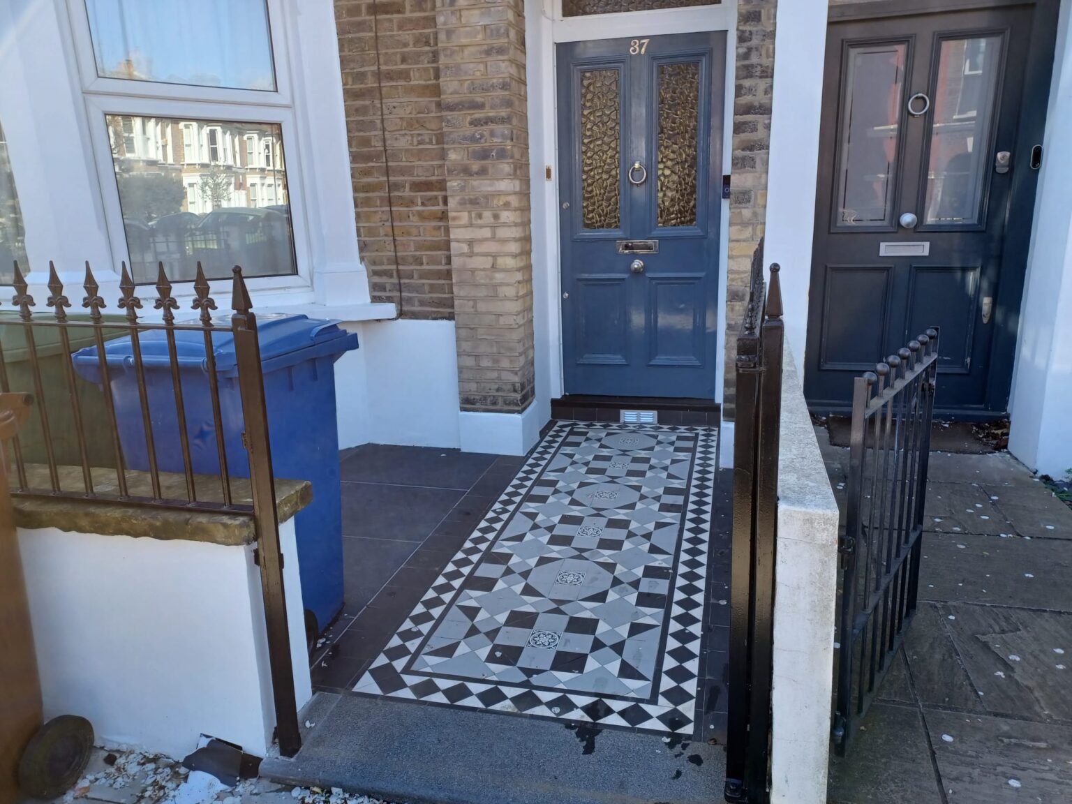 Bespoke garden building by CanaCabins at Rodwell Road, East Dulwich, South London