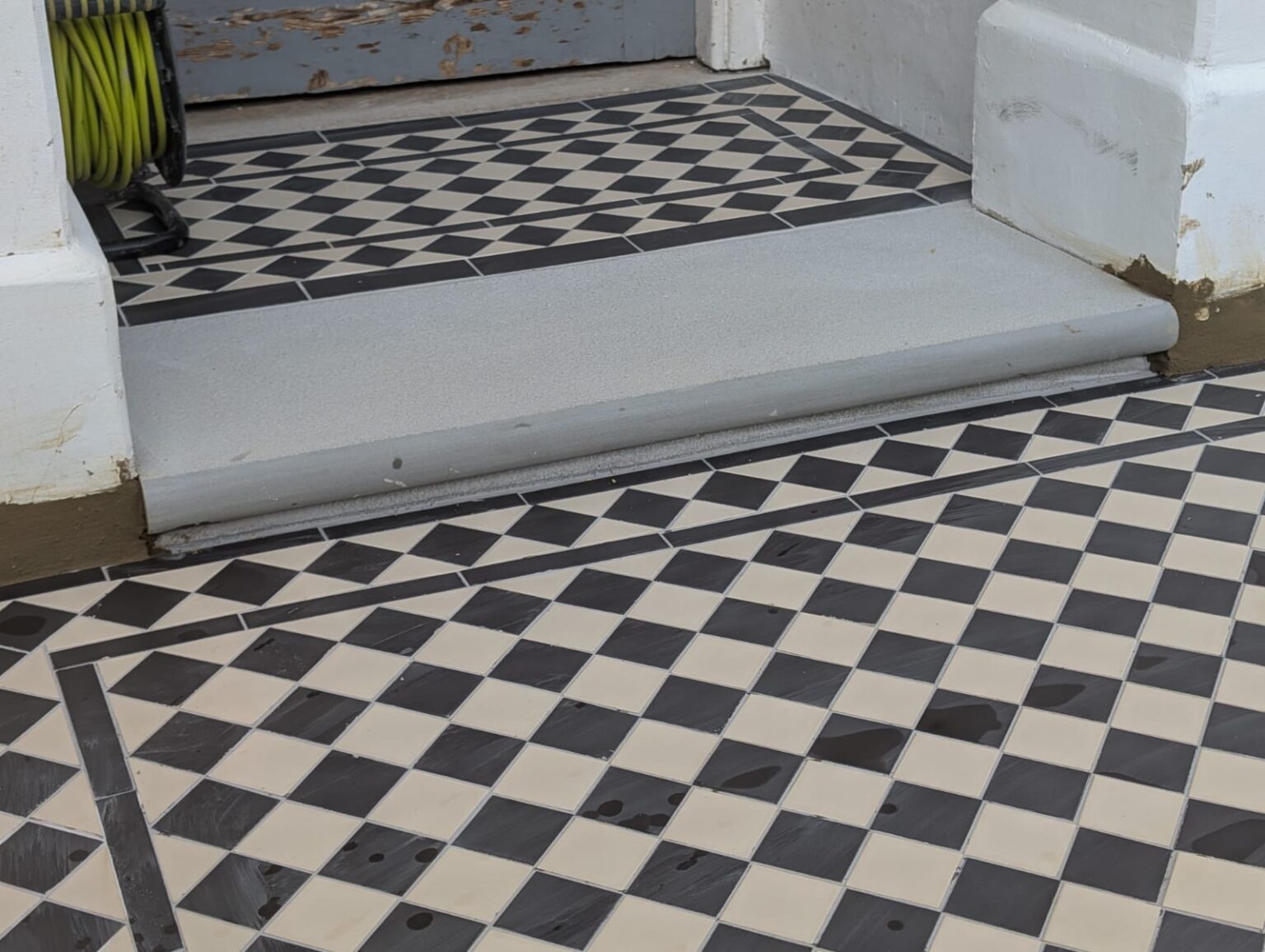 Bespoke garden building by CanaCabins at Cornflower Terrace, East Dulwich, South London